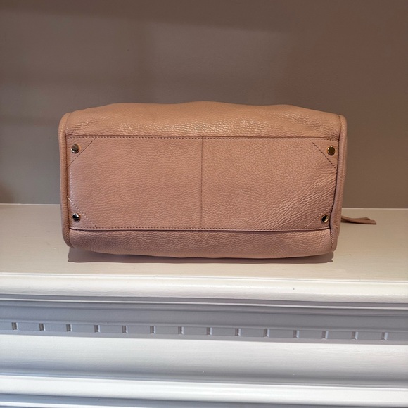 Banana Republic Elegant Beige Soft Pink Leather Shoulder Bag - Picture 6 of 15